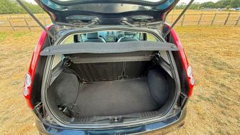 Ford Fiesta 1.6 Ghia 5dr