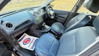 Ford Fiesta 1.6 Ghia 5dr