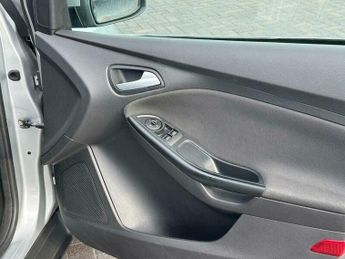 Ford Focus 1.0T EcoBoost Zetec Euro 5 (s/s) 5dr