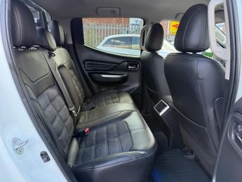 Mitsubishi L200 2.2 DI-D DC Barbarian X Pickup Double Cab 4dr Diesel Auto 4WD Eu