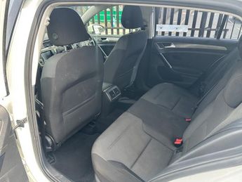 Volkswagen Golf SE TDI BLUEMOTION TECHNOLOGY DSG