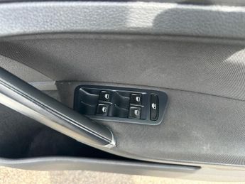 Volkswagen Golf SE TDI BLUEMOTION TECHNOLOGY DSG