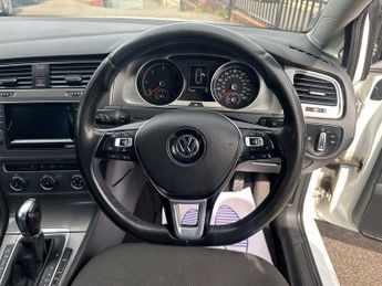 Volkswagen Golf SE TDI BLUEMOTION TECHNOLOGY DSG