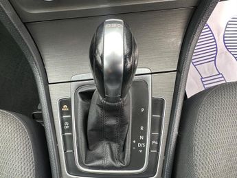 Volkswagen Golf SE TDI BLUEMOTION TECHNOLOGY DSG