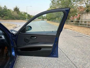 BMW 3 SERIES 2.0 320d SE Saloon 4dr Diesel Auto Euro 4 (163 ps)
