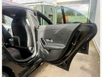 Mercedes GLA Class CLA 180 AMG LINE PREMIUM