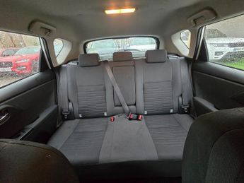 Toyota Auris 1.2 VVT-i Business Edition Euro 6 (s/s) 5dr (Safety Sense)