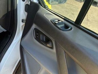 Ford Transit Custom 2.2 TDCi 290 L2 H1 5dr