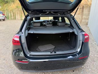 Mercedes-Benz A Class 1.3 A180 SE (Executive) Hatchback 5dr Petrol 7G-DCT Euro 6 (s/s)