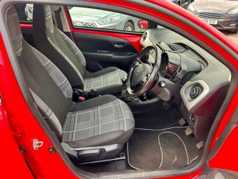 Peugeot 108 1.2 PureTech Allure Euro 6 5dr
