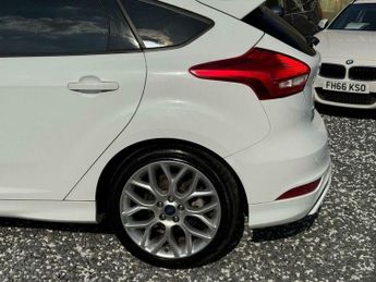 Ford Focus 1.0T EcoBoost ST-Line Euro 6 (s/s) 5dr
