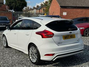 Ford Focus 1.0T EcoBoost ST-Line Euro 6 (s/s) 5dr