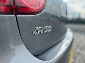 Volkswagen Golf R32 3.2 V6 R32 DSG 4Motion 5dr