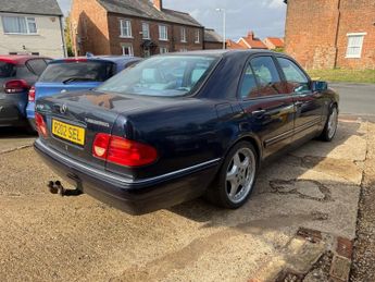 Mercedes-Benz E Class E300 TURBO DIESEL OM606