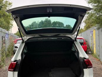 Volkswagen Tiguan 2.0 TDI BlueMotion Tech SE Navigation DSG 4Motion Euro 6 (s/s) 5
