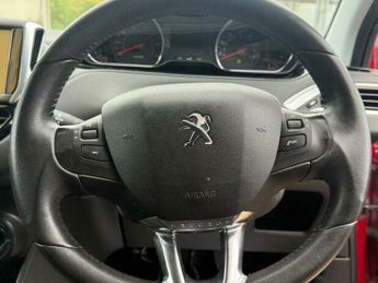 Peugeot 208 1.2 VTi Style Euro 5 5dr