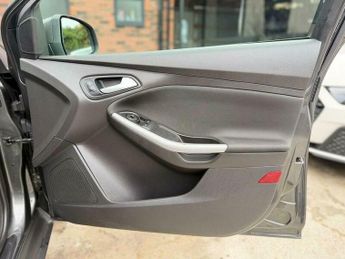 Ford Focus 1.0T EcoBoost Zetec Edition Auto Euro 6 (s/s) 5dr