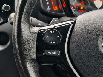 Toyota AYGO 1.0 VVT-i x-play x-shift Euro 6 5dr