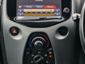 Toyota AYGO 1.0 VVT-i x-play x-shift Euro 6 5dr