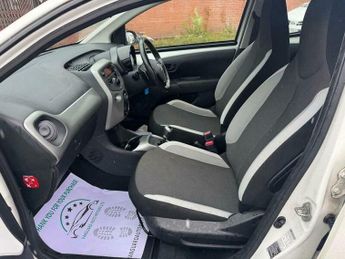 Toyota AYGO 1.0 VVT-i x-play x-shift Euro 5 5dr Euro 5