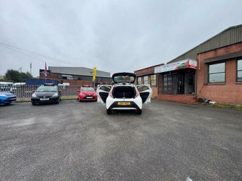 Toyota AYGO 1.0 VVT-i x-play x-shift Euro 5 5dr Euro 5