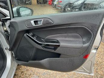 Ford Fiesta 1.0 Zetec Euro 5 (s/s) 5dr