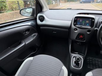Toyota AYGO VVT-I X-TREND X-SHIFT