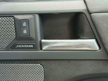 Land Rover Defender 3.0 D300 MHEV X-Dynamic S Auto 4WD Euro 6 (s/s) 5dr