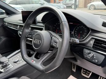 Audi A4 Avant 2.0 TFSI 35 Black Edition Estate 5dr Petrol S Tronic Euro 6 (s/s