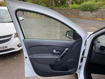 Dacia Sandero LAUREATE TCE 0.9cc FULL SERVICE HISTORY. (Two in stock)