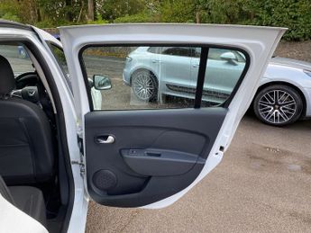 Dacia Sandero LAUREATE TCE 0.9cc FULL SERVICE HISTORY. (Two in stock)