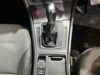 Volkswagen Golf 2.0 TDI BlueMotion Tech SE DSG Euro 5 (s/s) 5dr