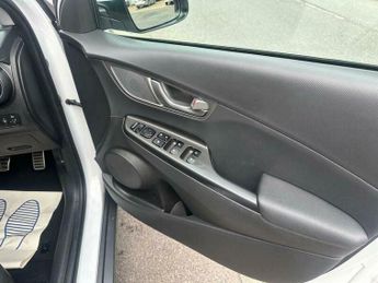 Hyundai KONA 64kWh Premium SE Auto 5dr (7kW Charger)