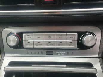 Hyundai KONA 64kWh Premium SE Auto 5dr (7kW Charger)