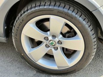Skoda Roomster 1.6 16V Scout Tiptronic 5dr