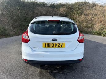 Ford Focus 1.6 Zetec Hatchback 5dr Petrol Powershift Euro 5 (125 ps)