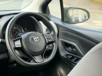 Toyota Yaris 1.33 Dual VVT-i Design Hatchback 5dr Petrol Multidrive S Euro 6 