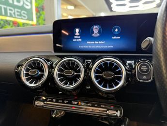 Mercedes CLA CLA 200 AMG LINE PREMIUM PLUS [2X MERCEDES SERVICES & HUGE SPEC]
