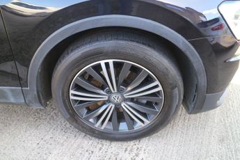 Volkswagen Tiguan SE NAVIGATION TDI 4MOTION DSG