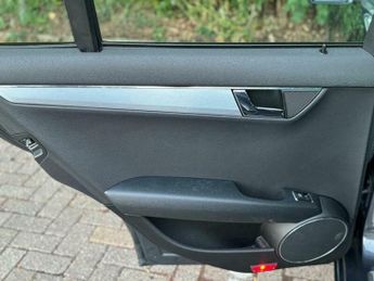 Mercedes-Benz C Class 1.8 C180 BlueEfficiency Sport Auto Euro 5 4dr