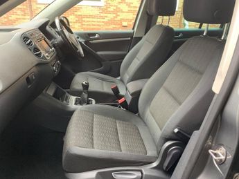 Volkswagen Tiguan 2.0 TDI SE SUV 5dr Diesel Manual 4WD Euro 5 (170 ps)
