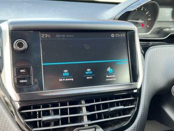 Peugeot 208 1.2 PureTech Black Edition Euro 6 3dr