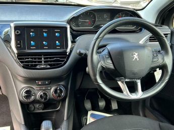 Peugeot 208 1.2 PureTech Black Edition Euro 6 3dr