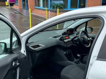 Peugeot 208 1.2 VTi Access+ Euro 5 5dr