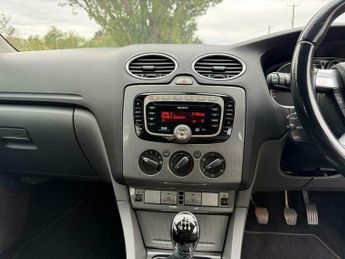 Ford Focus 1.8 Titanium Hatchback 5dr Petrol Manual (169 g/km, 123 bhp)
