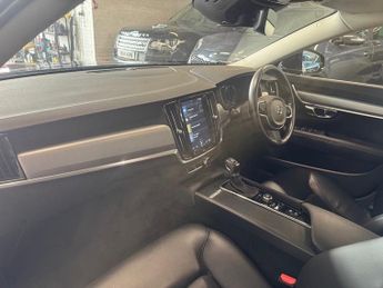 Volvo V90 D4 MOMENTUM