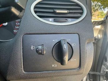 Ford Focus 1.6 Zetec Climate 5dr