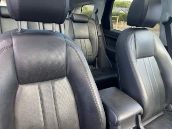 Land Rover Discovery Sport TD4 HSE BLACK
