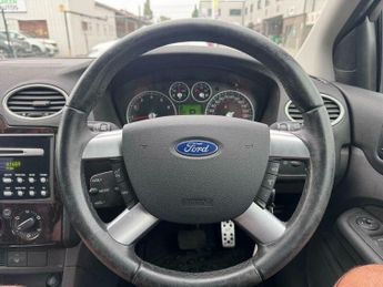 Ford Focus 1.6 Ghia 5dr