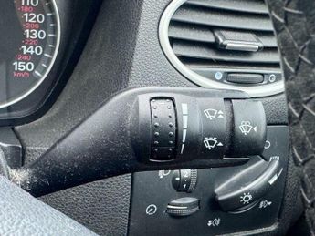 Ford Focus 1.6 Ghia 5dr